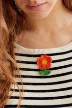 Load image into Gallery viewer, Compania Fantastica Floral Embroidery Detail Top