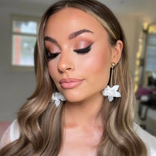 Load image into Gallery viewer, White Flower Drop Earrings