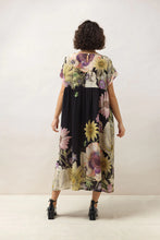Load image into Gallery viewer, Black Daisy Print Pleat Dress