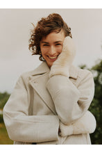 Load image into Gallery viewer, Byoung Bywolfie Mittens

