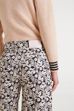 Load image into Gallery viewer, Compania Fantastica Stretched Jeans
