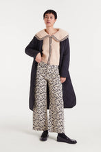 Load image into Gallery viewer, Compania Fantastica Stretched Jeans
