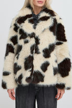 Load image into Gallery viewer, Byoung Bybemio Cow Print Coat
