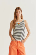 Load image into Gallery viewer, Compania Fantastica Floral Embroidery Detail Top
