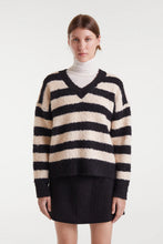 Load image into Gallery viewer, Compania Fantastica Black And White Jumper
