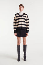 Load image into Gallery viewer, Compania Fantastica Black And White Jumper
