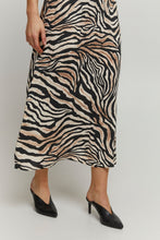 Load image into Gallery viewer, Byoung Byjoella Midi Skirt Animal Print
